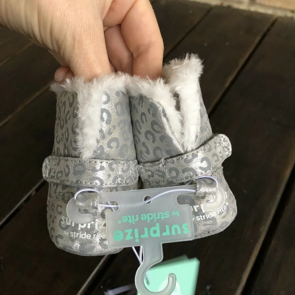 Girl’s Surprize by Stride Rite Boots Silver Leopard Faux Fur Size 6-12 Months